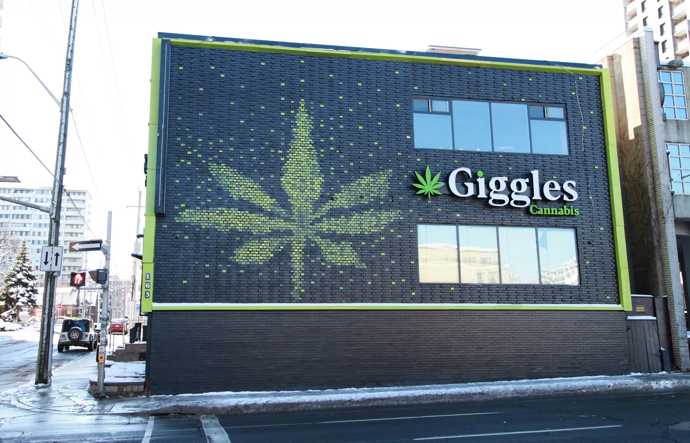 Reliable and Knowledgeable Budtenders at Giggles Cannabis: Hamilton’s Trusted Retailer
